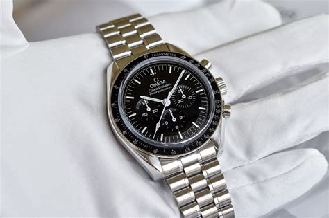 omega speedmaster moonwatch 2021